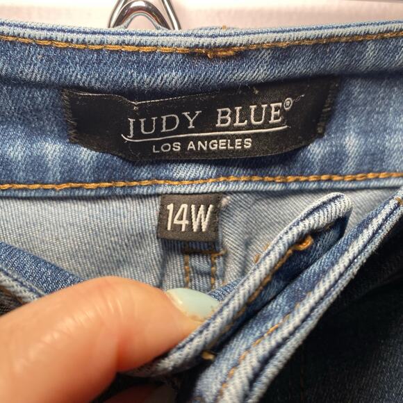 Judy Blue Women's size 14W Skinny Fit Medium Wash Red Plaid Distressed Jeans - Picture 2 of 8